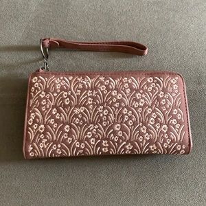 Universal Thread wallet/wristlet